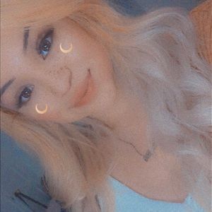 Meet your Posher, Isabel